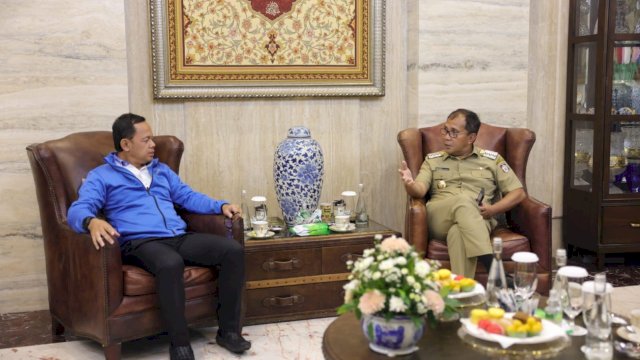 Walikota Makassar Mohammad Ramdahn Danny Pomanto Menjamu KehadirakN Ketua APEKSI, yang juga Walikota Bogor BIma Arya 