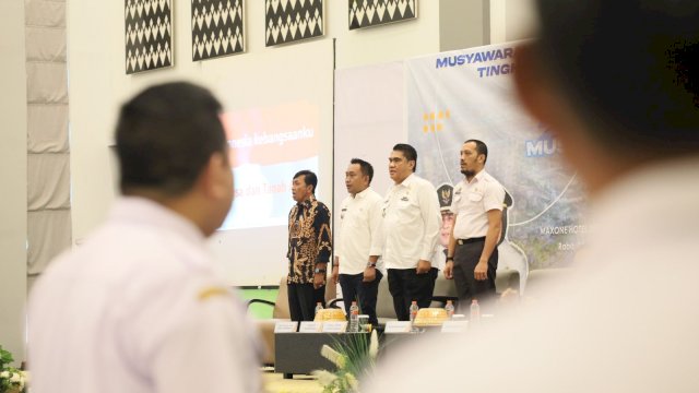 Staf Ahli Bidang Pemerintahan, Hukum dan Politik, Irwan Bangsawan, mewakili Wali Kota Makassar, menyampaikan pentingnya merencanakan pembangunan sumber daya manusia, tidak hanya sebatas pembangunan fisik. 