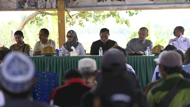 Deputi Bidang Perencanaan Strategis dan Pengadaan Tanah, Perdananto Aribowo mensosialisasikan langsung Bank Tanah kepada masyarakat Kecamatan Seko.