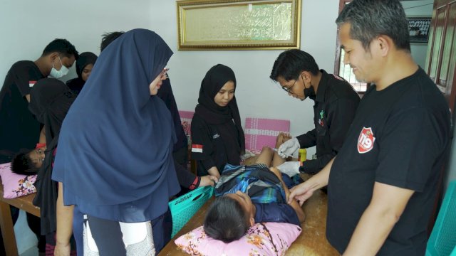 Trotoar.id, Luwu - Kehadiran Ketua Forum Kabupaten/Kota Sehat (KKS) dan PSC 119 Kabupaten Luwu memberi kebahagiaan bagi warga desa Binturu Kecamatan Larompong.