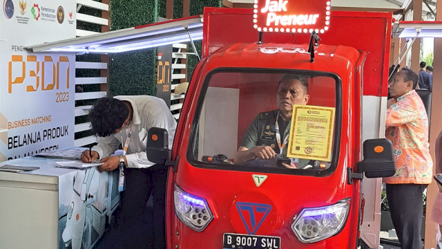 Salah Satu Kendaraaan Roda Tiga Bertenaga Listrik yang di Produksi Tomara