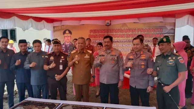 Bupati Luwu Dampingi Kapolda Sulsle Resmikan Asarama Polri