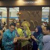 Kunjungi Stand Dekranasda Luwu, Sandiaga Uno Apresiasi Badik Luwu