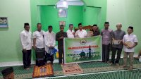 Legislator Makassar Kasrudi Bagi Al-Quran ke Sejumlah Masjid di Manggala