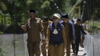 Bupati Lutra, Harap Masyarakat dan Perangkat Desa Merawat Infrastruktur