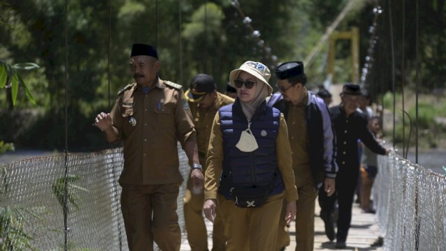 Bupati Lutra, Harap Masyarakat dan Perangkat Desa Merawat Infrastruktur