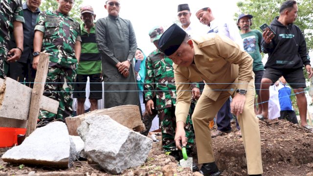Resmikan Pesantren Moderen, Ilham Azikin: Investasi Pendidikan adalah yang Terbaik