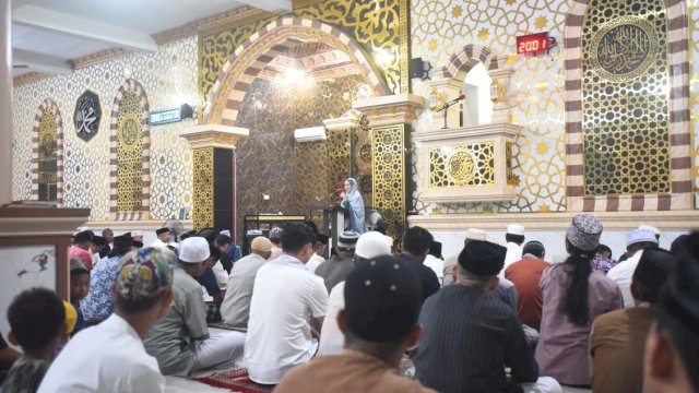 Tarawih Pertama, Bupati Putra Shalat Berjamaah di Masjid Nurul Ulya