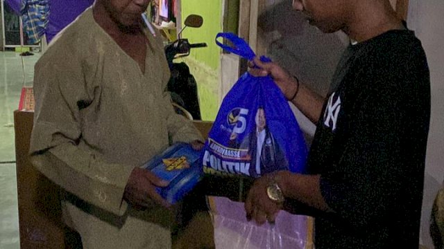Rusdi Masse Grebek Sahur di Hari Pertama Puasa, Ratusan Paket Sembako Disalurkan