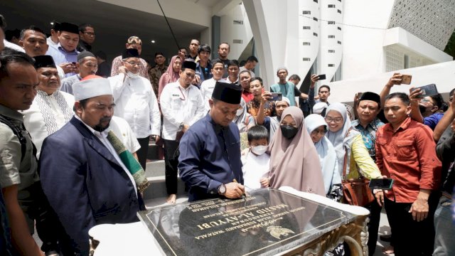 Gubernur Sulsel Andi Sudirman Sulaiman Mer3esmikan Masjid Al-Ayyubi   