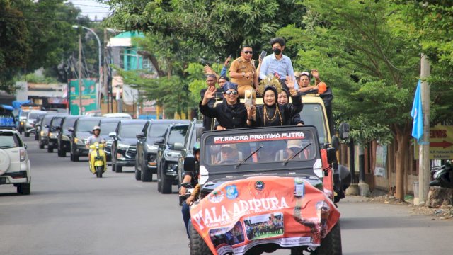 Bupati Bulukumba dan Jajaran pemerintah daerah mengarak Piala Adipura 
