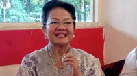 Senator Asal Sulsle Lily Amelia Salurapa Bagi 500 Beasiswa Untuk Siswa SD,SMP dan SMU &nbsp;