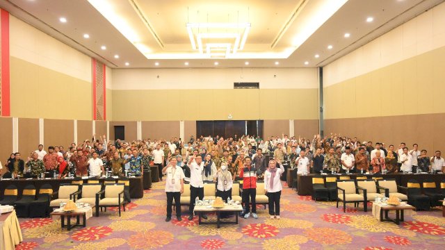 Dinas Komunikasi, Informatika, Statistik dan Persandian (Diskominfo-SP) Provinsi Sulawesi Selatan (Prov. Sulsel) menggelar Bimbingan Teknis (Bimtek) Pejabat Pengelola Informasi dan Dokumentasi (PPID) Tingkat Desa/Kelurahan di Hotel Claro Makassar, Rabu (8/3/2023).