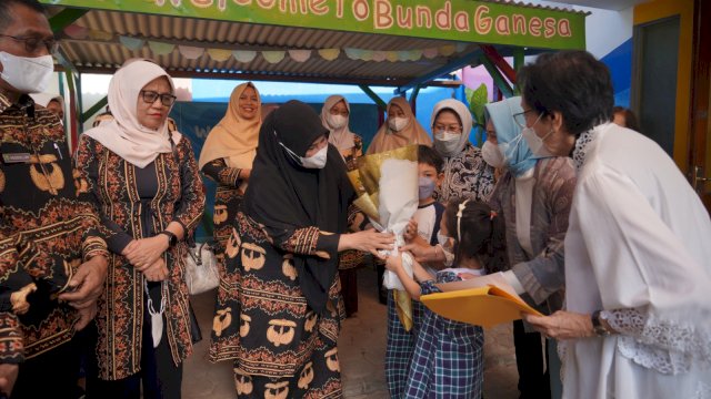 Dalam rangka meningkatkan kapasitas pengelolaan Pendidikan Anak Usia Dini (PAUD), Pemerintah Kabupaten Luwu, melalui Dinas Pendidikan dan Kebudayaan memboyong Kepala Sekolah TK, Pengurus Pokja PAUD dan Bunda PAUD Kecamatan se Kabupaten Luwu mengikuti workshop dan studi tiru pengelolaan PAUD di Kota Bandung.