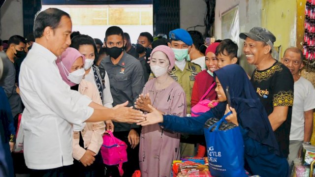 Beli Lombok di Maros, Jokowi: Panas Mana Harga di Jakarta apa di Sulsel&nbsp;