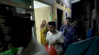 Masyarakat Tamamaung Kaget Dibangunkan Sahur oleh Ketua DPRD Rudianto Lallo