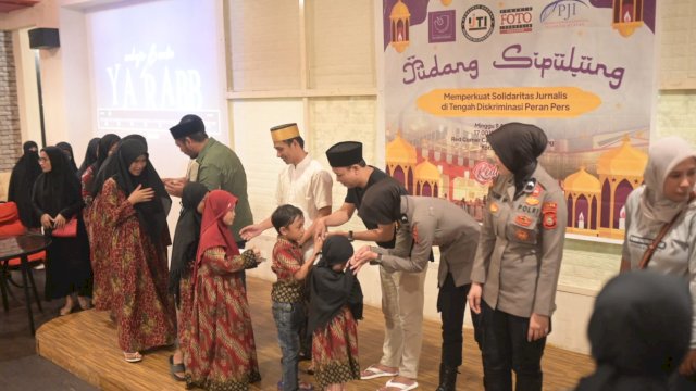 AJI Makassar, IJTI Sulselbar, PFI Makassar dan PJI Sulsel Bukber dengan Puluhan Anak Yatim