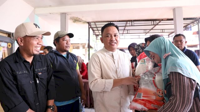 Bupati Bantaeng Salurkan Bantuan Pangan Beras di Tiga Desa