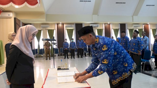 Bupati Lutra Lantik 28 Kepala UPT 1 Sekolah Dasar