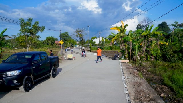 Progres Perkerasan Beton, Gubernur Tinjau Progres Ruas Burung-Burung &ndash; Bili-Bili di Gowa