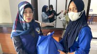Garnita Malahayati Salurkan Paket Lebaran ke Warga Kurang Mampu