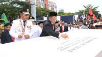 Danny Pomanto-Mendagri RI Tanda Tangani Prasasti Hari Otda Ke 27 di Anjungan Losari