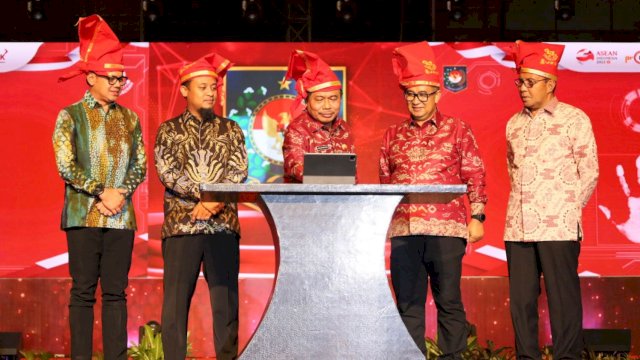 Danny Pomanto Dampingi Sekjen Kemendagri Launching SILPPD Versi Terbaru