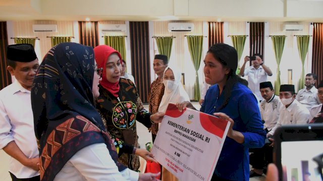 Bupati Luwu Utara, Indah Putri Indriani meminta pemerintah desa/ kelurahan untuk melakukan pendampingan pada penerima program bantuan sosial.