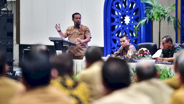 Gubernur Sulawesi Selatan, Andi Sudirman Sulaiman membuka dan memberikan arahan pada High Level Meeting (HLM) Tim Pengendalian Inflasi Daerah (TPID) Provinsi Sulawesi Selatan Tahun 2023 di Hotel 