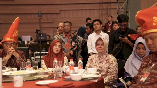 Puncak Peringatan Otda ke 27, Ketua TP PKK Kota Makassar Hadiri Malam Apresiasi Kinerja Pemda