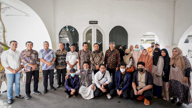 Gubernur Andi Sudirman Terima WNI asal Sulsel yang Telah Dievakuasi dari Sudan