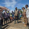 Tinjau Korban Banjir, Basmin Mattayang Salurkan Bantuan