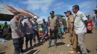 Tinjau Korban Banjir, Basmin Mattayang Salurkan Bantuan