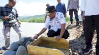 Gubernur Andi Sudirman Letakkan Batu Pertama Pembangunan Masjid Uwais Al-Qarni Palopo