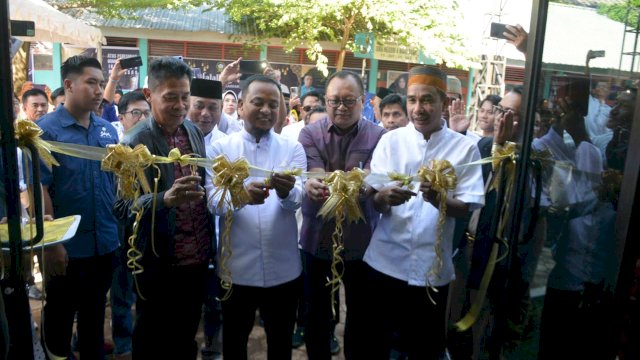 Bersama Rudianto Lallu Gubernur Sulsel Resmikan Sekretariat IKA SMAN 6 Makassar