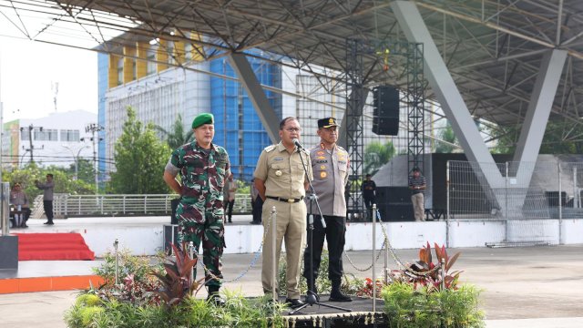 Walikota Makasasar Mohammad Ramdhan Danni Pomanto Memimpin Apel Siaga Kamtibmnas 