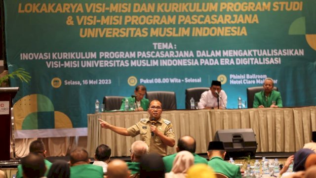 Wali Kota Makassar Moh Ramdhan Pomanto menjadi pemateri dalam Lokakarya Visi-misi dan Kurikulum Program Pascasarjana UMI dengan tema Tantangan dan Strategi Peningkatan Daya Saing dalam Pemenuhan Kebutuhan Dunia Kerja di Hotel Claro, Selasa, (16/05/2023).