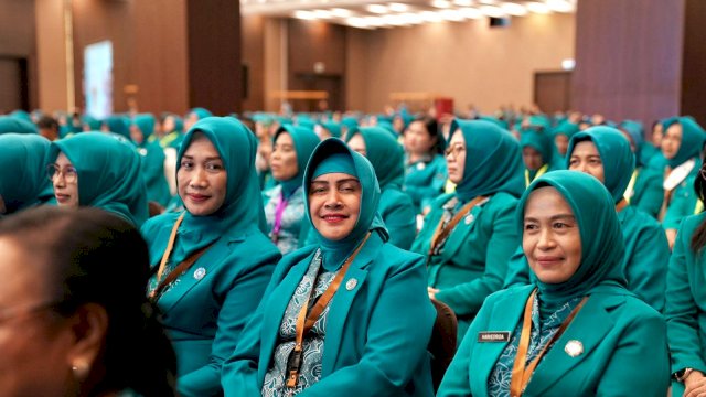 TP PKK Makassar Hadiri Perayaan HKG ke 51 Indira Ajak Kader PKK Begini1