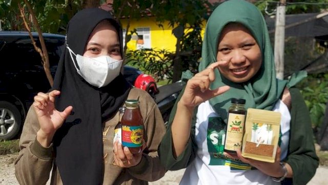 Kreatif, Ibu Rumah Tangga di Sabbang Ciptakan Berbagai Produk Olahan Nira Aren