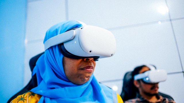Dinas Komunikasi dan Informatika (Diskominfo) Kota Makassar melakukan uji coba&nbsp; meeting berbasis Virtual Reality (VR).