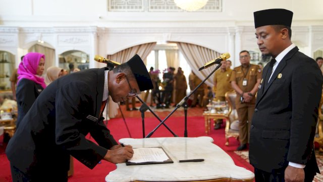 Gubernur Sulsel Andi Sudirman Sulaiman Menyaksikan Melantik Sejumlah Pejabat Pemerintah Provinsi Sulsle 