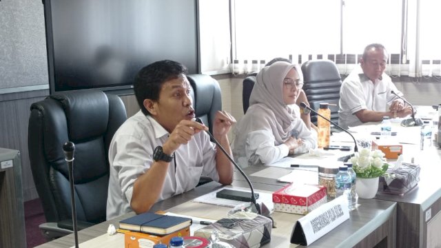 Komisi D DPRD Sulawesi Selatan menggelar Rapat Dengar Pendapat (RDP) Bersama Direktorat Tindak Pidana Khusus Polda Sulsel terkait dugaan penambangan Emas yang diduga ilegal yang beroperasi di Kecamatan rampi Kabupaten Luwu Utara&nbsp;