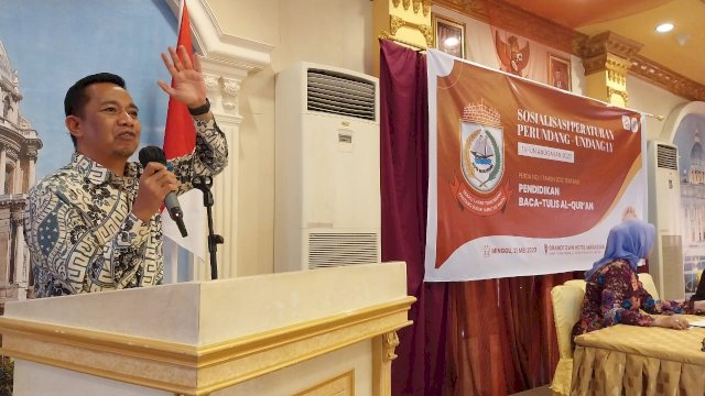 Anggota DPRD kota Makassar Kasrudi membuka sekaligus menjadi narasumber sosialisasi penyebaran produk hukum daerah &ldquo;Perda Nomor 1 Tahun 2012 Tentang Pendidikan Baca Tulis Alquran&rdquo;, di Hotel Grand Town, Minggu (21/5/2023.