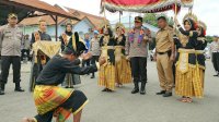 Kapolda Sulsel Tiba di Rujab Bupati Bulukumba, Disambut Tari Angngaru