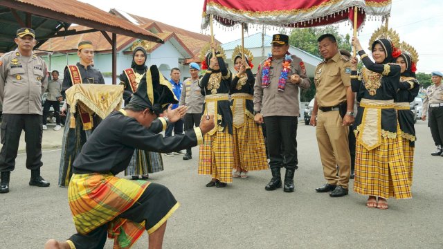 Kapolda Sulawesi Selatan Inspektur Jenderal (Irjen) Setyo Boedi Moempoeni Harso melakukan kunjungan kerja ke Kabupaten Bulukumba, Selasa, 23 Mei 2023.