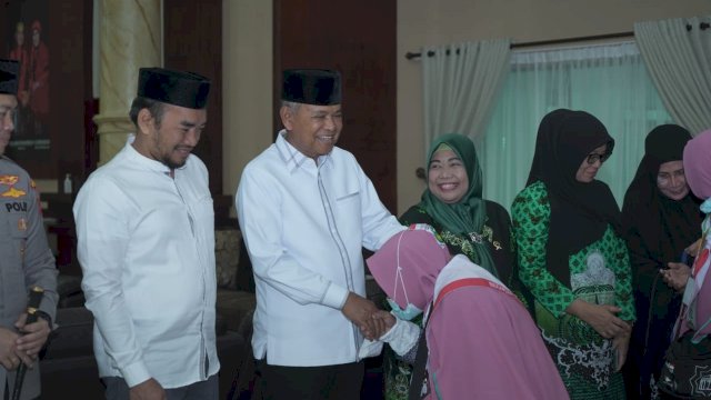 Bupati Luwu Basmin MattayanG melepas 286 Jamaah Haji 