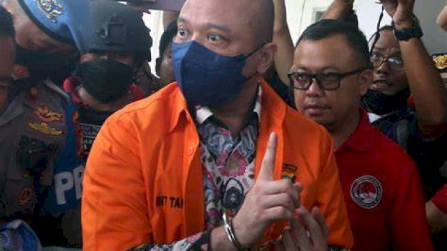 Pengadilan Negeri Jakarta Barat menjatuhkan vonis hukuman mati kepada Kapolda Sumatera Barat (Sumbar) Irjen Teddy Minahasa dengan hukuman penjara seumur hidup dalam kasus narkoba.&nbsp;