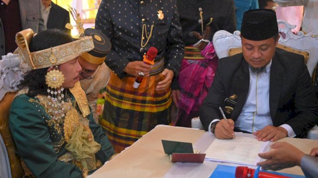 Gubernur Andi Sudirman Jadi Saksi Pernikahan Tumming – Nanda di Gowa