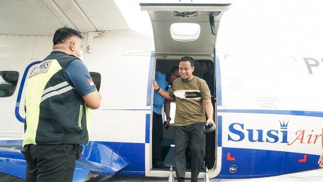 Disupport Bantuan Keuangan, Gubernur Andi Sudirman Tinjau Pembangunan Jalan Akses Bandara Arung Palakka