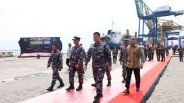 Dampingi KSAL Laksamana TNI Muhammad Ali, Danny Pomanto Jajal KRI Bung Karno-369